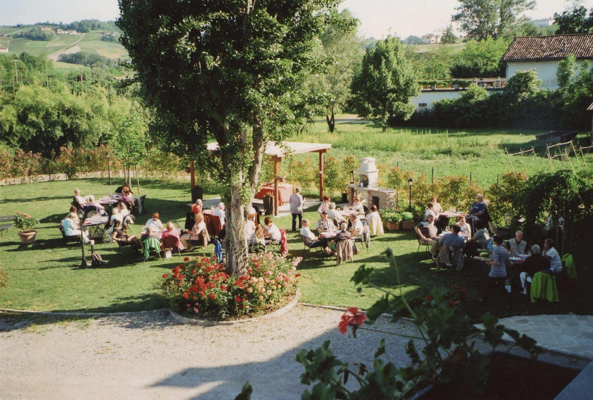 Cascina Rocca - Guest House Castiglione Falletto Extérieur photo